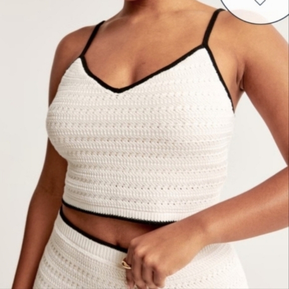 Abercrombie & Fitch Tops - Abercrombie & Fitch White Crochet Cropped Tank with Black Trim